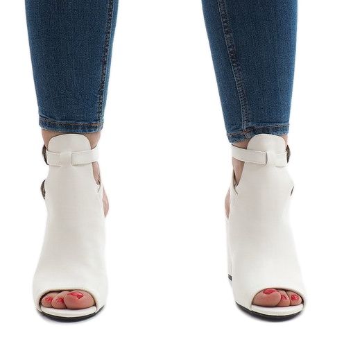 Vita stövlar på stolpen 173-853 2