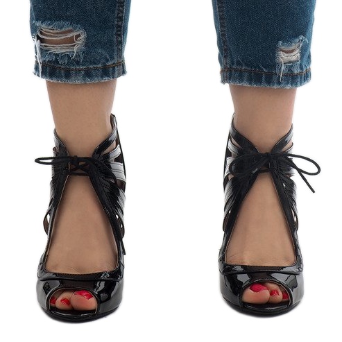 Svarta öppna läderstövlar C-003 1