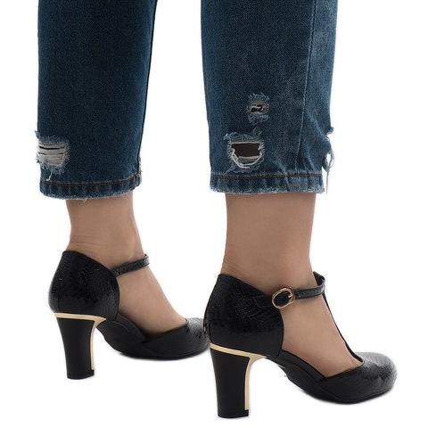 Svarta pumpar på stolpen 2239-1 1