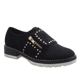 Svarta slip-on skor med U-6249 dubbar 1