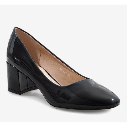 Svartlackerade pumpar på 7501-1 stolpen 1