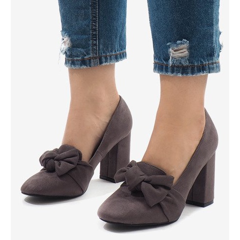 Grå mockapumpar på N510 -pelaren 1