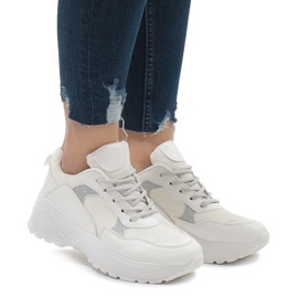 Vita sportskor BY-080 1