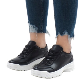 Svarta sportskor 6255 1