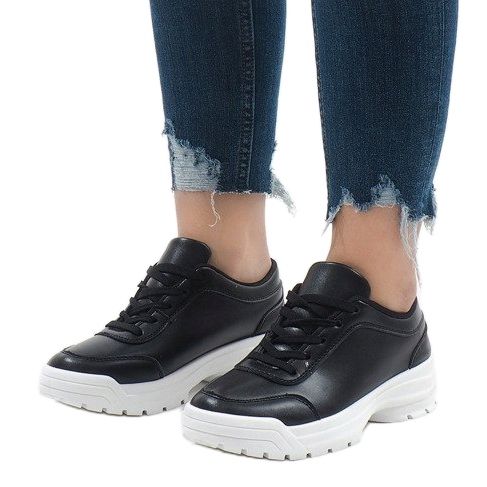 Svarta sportskor 6255 1