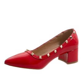 Svarta lackpumpar på X-70-pelaren röd 1