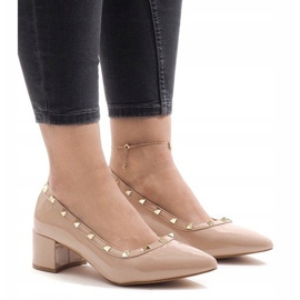 Rosa lackerade pumpar på X-70-pelaren 1