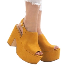 Gula sandaler på ett massivt 8263CA -block 2