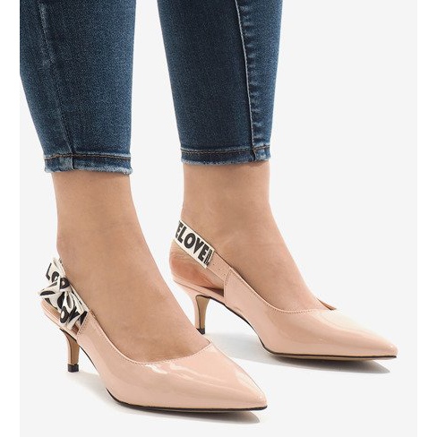 Rosa pumps på en HD-28 häl 1