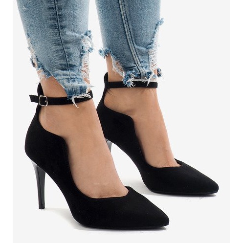 Svarta pumpar på en B-54 häl 1