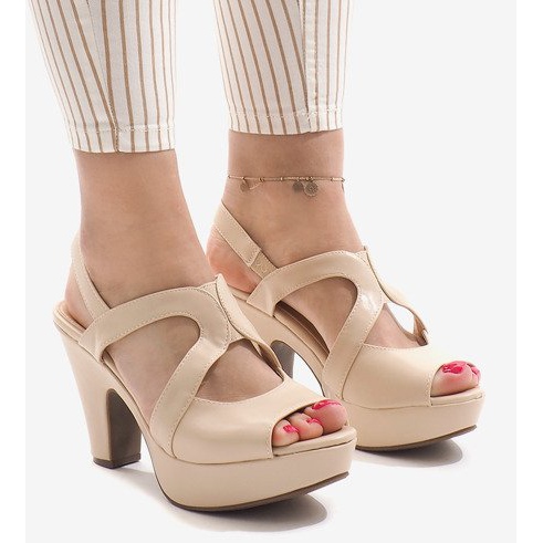 Beige högklackade sandaler BL1501 1