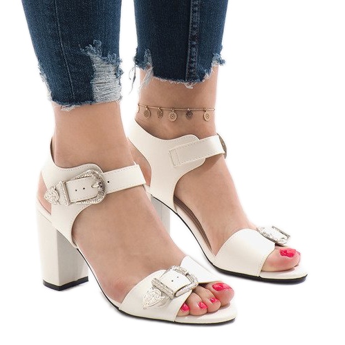 Vita högklackade sandaler 173-855 1