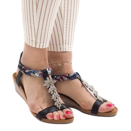 Svarta kilsandaler med en elastisk B133-1 1