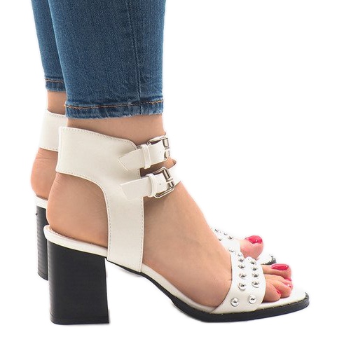 Vita högklackade sandaler 77-12 2