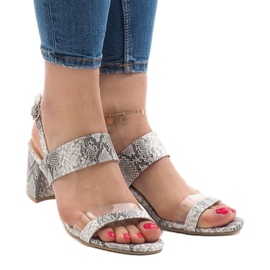 Ormsandaler på stolpen mocka S-7346 vit 1