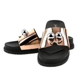 Rosa tofflor med bollar 1819 1