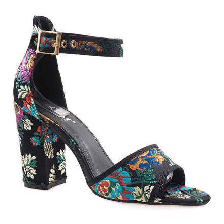 Svarta sandaler på stolpen 77-14 1