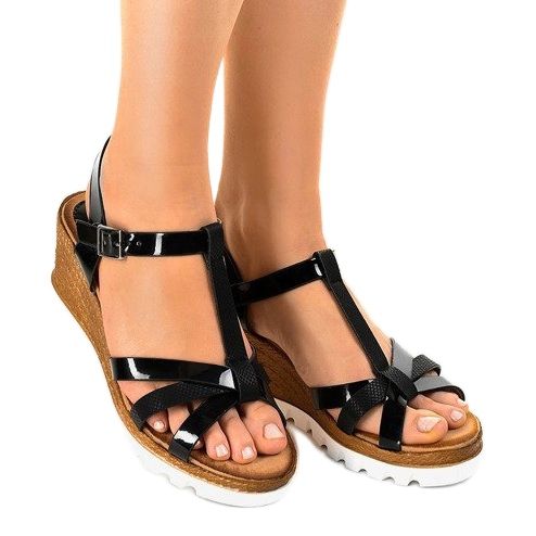 Svarta sandaler på FD-67-plattformen 1