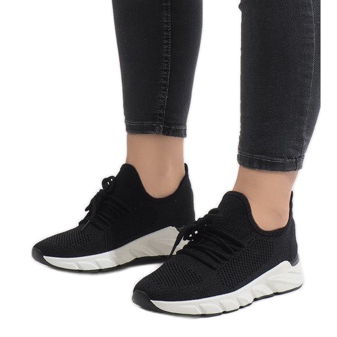 7766-Y svarta sportskor 1