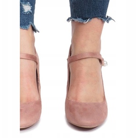 Rosa pumps på Milaya -stolpen 1