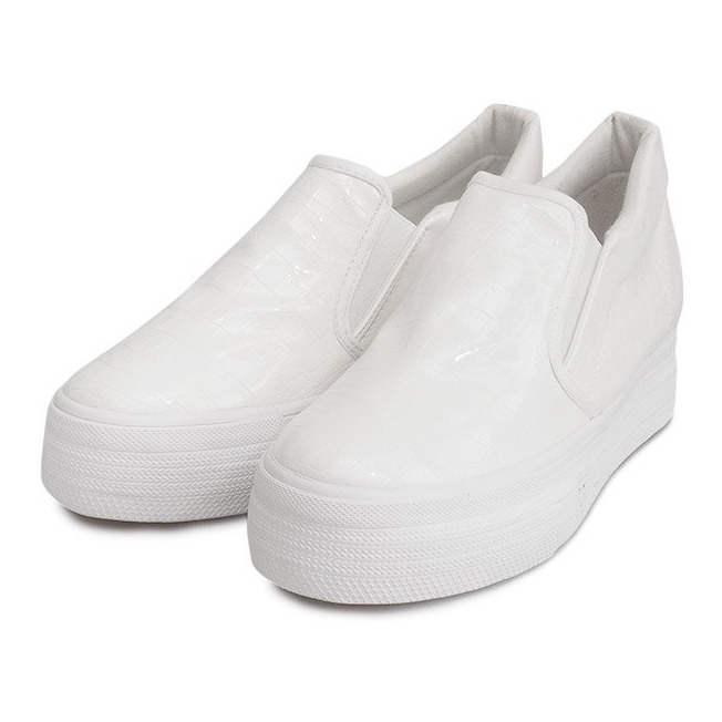 Lackade sneakers på kil KB-125 vit 1
