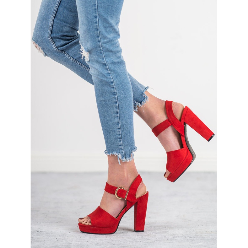 SHELOVET Röda sandaler på plattformen 2