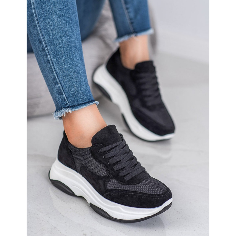 Ideal Shoes Ljusa svarta sneakers 2