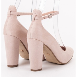 Ideal Shoes Pumpar fästa med ett spänne brun 2