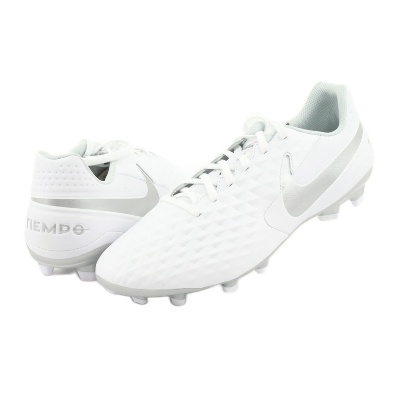 Nike Tiempo Legend 8 Academy FG / MG AT5292 100 fotbollsskor vit 4