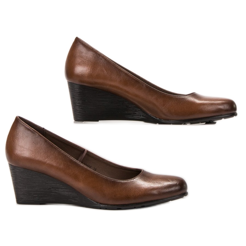 Vinceza Bruna pumpar på en kil 1