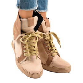 Beige sneakers med snörningskilar B12-22 1