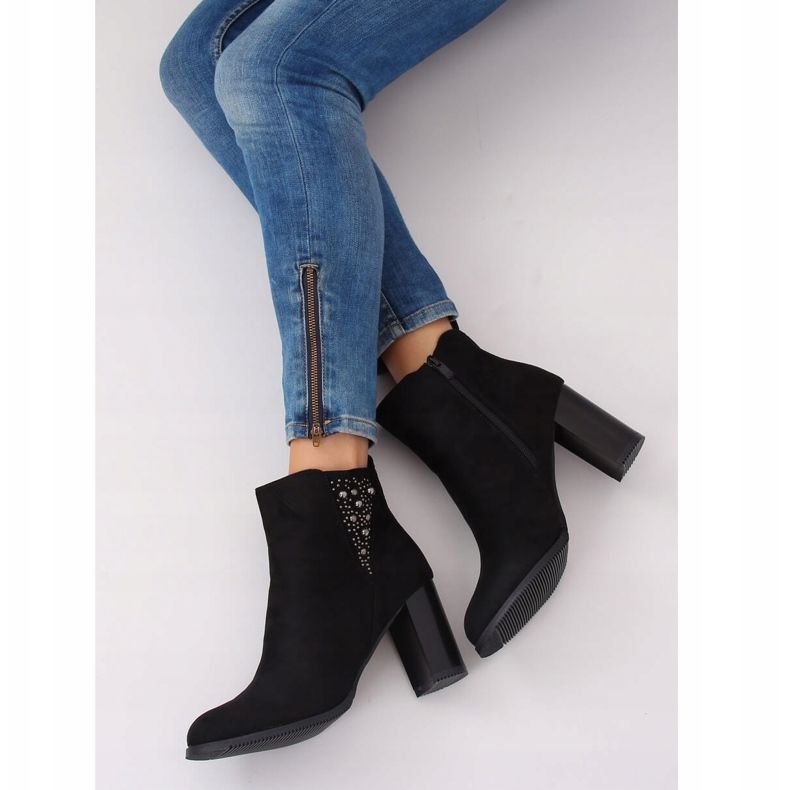 Stövlar på stolpen 1020-GA Svart 1