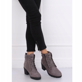 Grå stövlar på skyddet W358 Grå 1