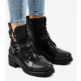 Svarta damskor på en massiv M257 -sula 1