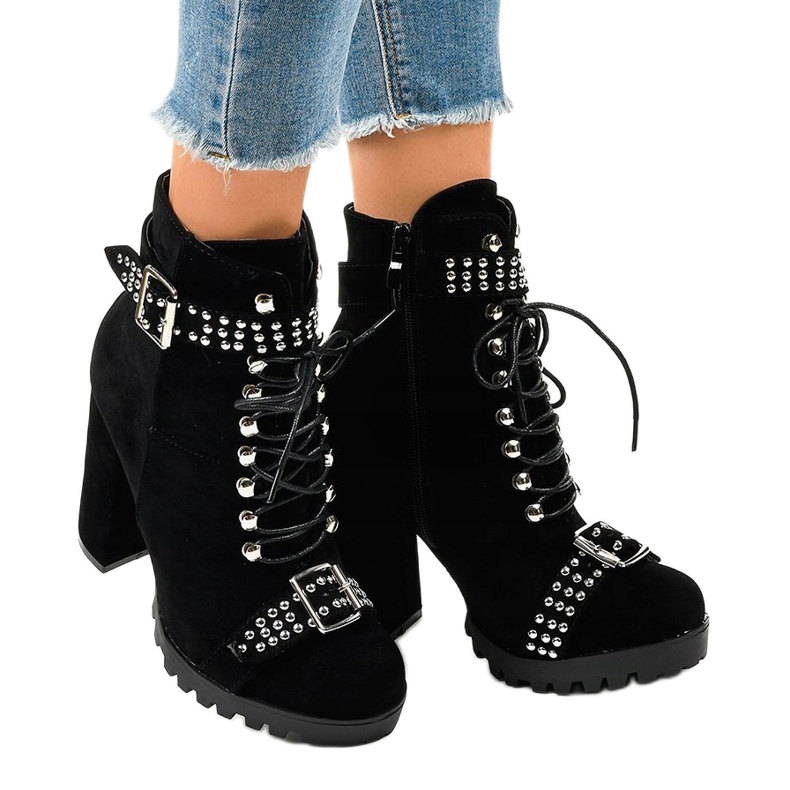 Svarta stövletter i mocka på LS5071 -stolpen 2