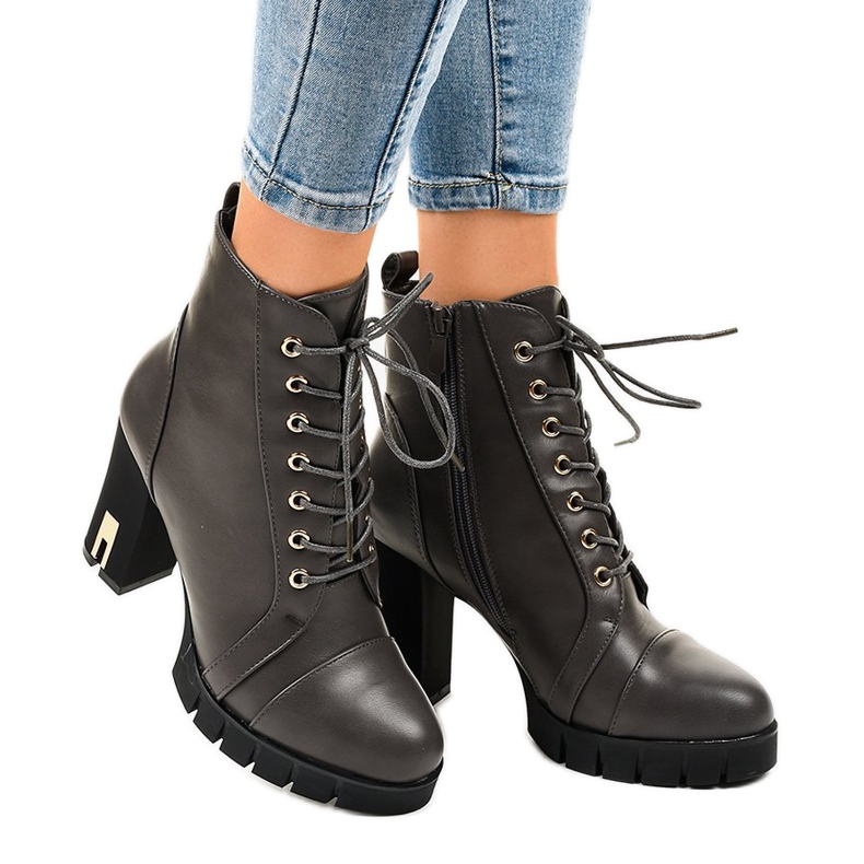 Varma stövlar på en stolpe med en K-9925 dragkedja grå 2