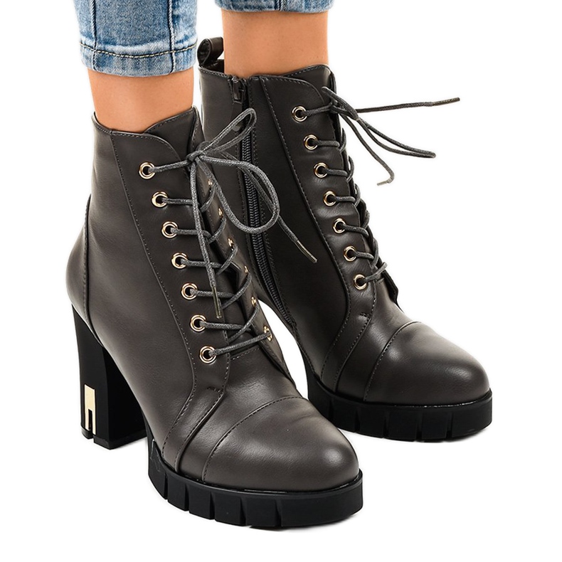 Varma stövlar på en stolpe med en K-9925 dragkedja grå 1