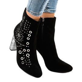 Svarta stövletter i mocka på AE28P -stolpen 2