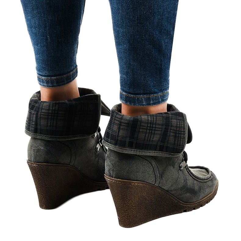 Svarta stövletter i mocka med rutmönster CH-22 1