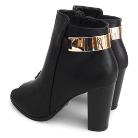 Öppna stövlar på en stolpe F906 Svart 1