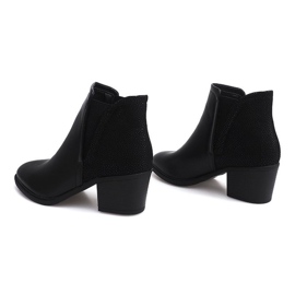 Stövlar på ett inlägg med ett suddgummi K77 svart 1