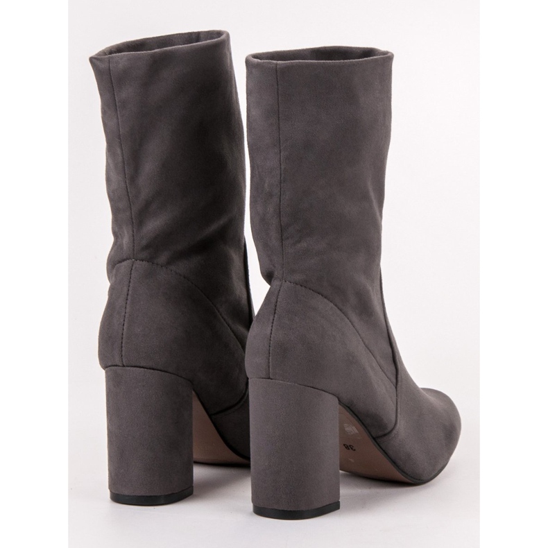 Super Mode Slip-on stövlar på en stolpe grå 1