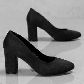 Ch. Creation Pumpar På En Pelare svart 1