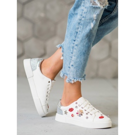 Bestelle Sportskor med lappar vit 1