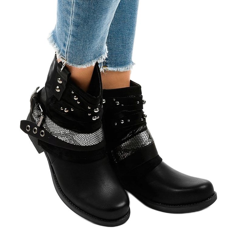 Svarta isolerade stövlar rikt dekorerade 17103-1A 1