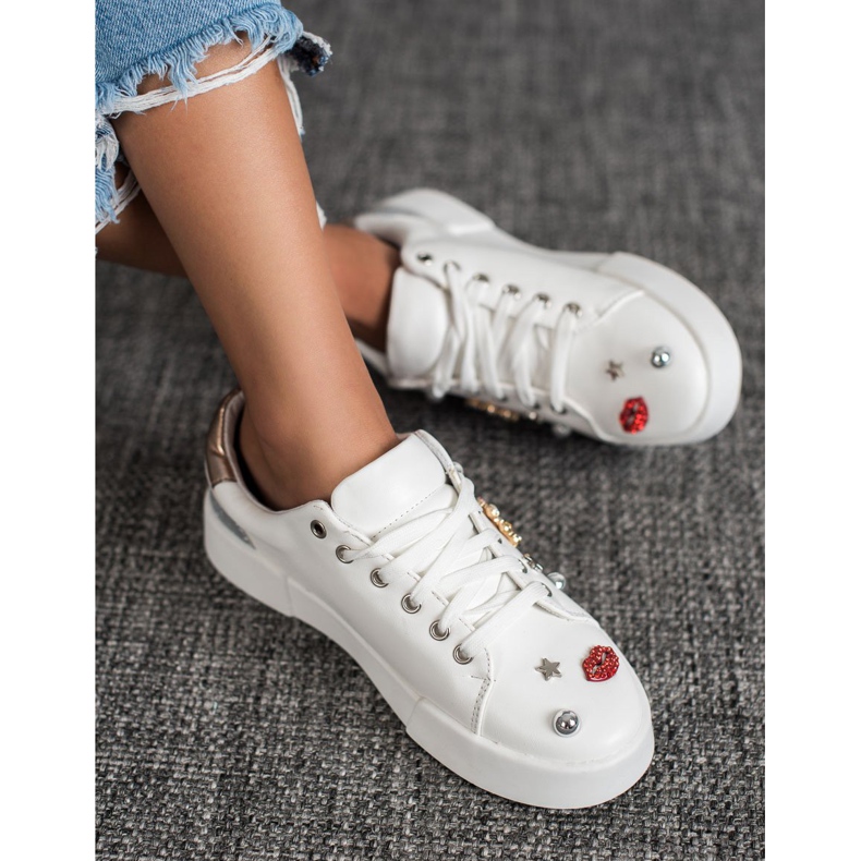 Bestelle Sportskor med lappar vit 1