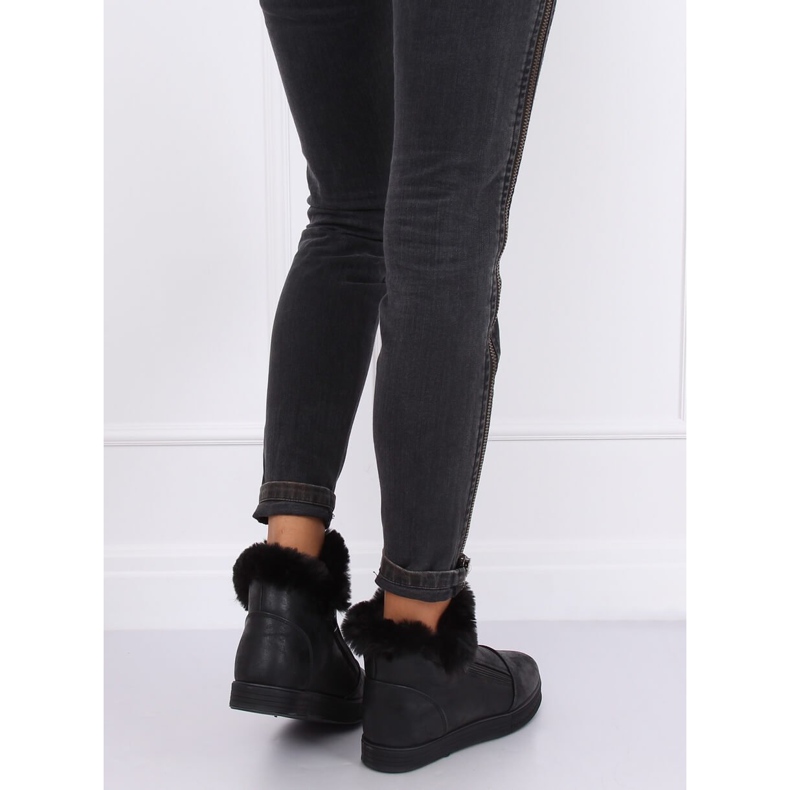 Svarta ankelhöga sneakers med päls W19-29 Svart 1