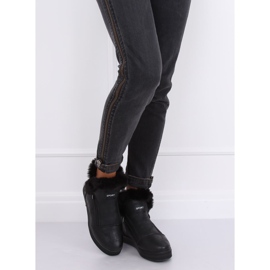 Svarta ankelhöga sneakers med päls W19-29 Svart 2