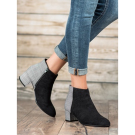 Filippo Snygga stövlar på en stolpe svart grå 1