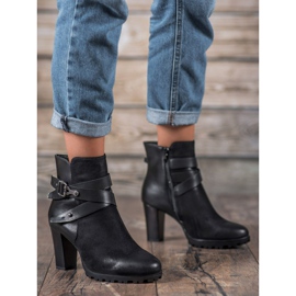 Super Mode Klassiska stövlar på en stolpe svart 1